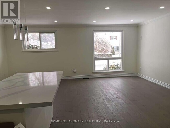 32 Dowswell Dr in Toronto, ON - Building Photo - Building Photo