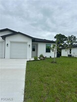 449 Bell Blvd in Lehigh Acres, FL - Building Photo