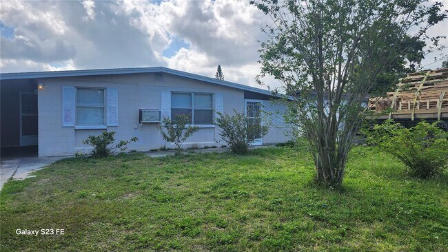 5016 S 85th St in Tampa, FL - Building Photo - Building Photo