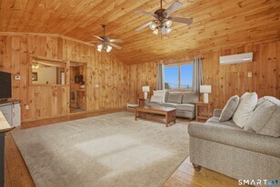 9 Morrison St in Vernon, CT - Building Photo