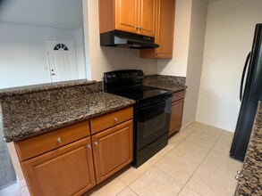 1641 Pentecost Way, Unit 12 in San Diego, CA - Foto de edificio - Building Photo