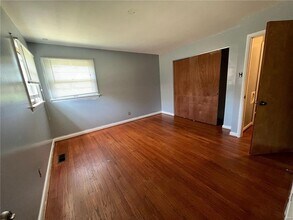 1565 Zurich Dr in Florissant, MO - Building Photo - Building Photo