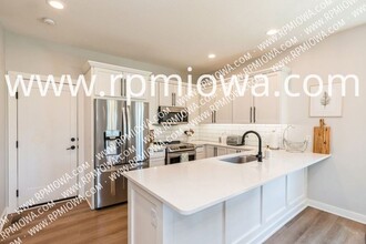 10097 Stark Dr in West Des Moines, IA - Building Photo - Building Photo