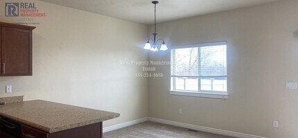 405 E Gray Fox Ln in Vernal, UT - Building Photo - Building Photo