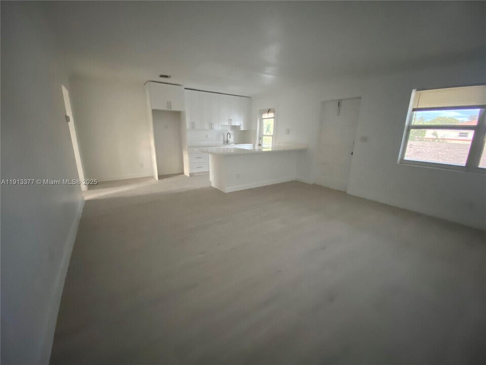 1730 Madison St in Hollywood, FL - Foto de edificio