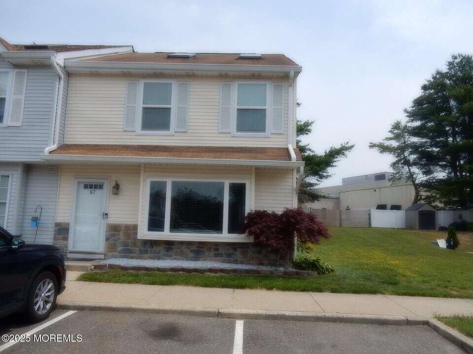 67 Rita Ln in Jackson Township, NJ - Building Photo
