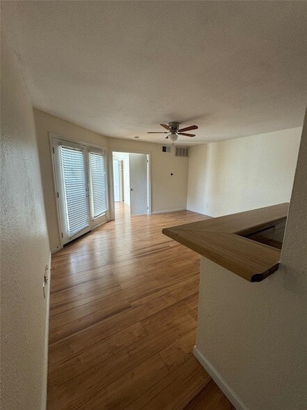 9801 Walnut St, Unit A305 in Dallas, TX - Building Photo - Building Photo