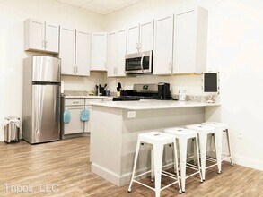 1064 N Shore Rd in Revere, MA - Building Photo - Building Photo