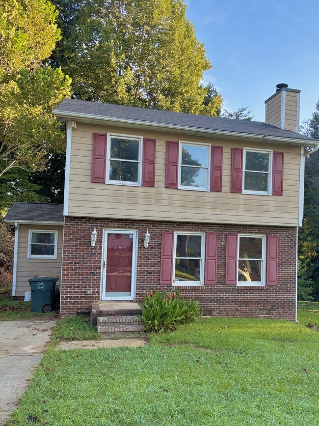 property at 6 Lord Foxley Ct