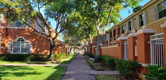 11411 NW 60th St-Unit -285 in Doral, FL - Foto de edificio - Building Photo
