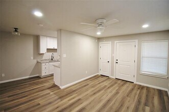 234 S Main St in Burleson, TX - Building Photo - Building Photo