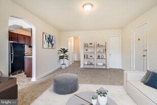 1527 28th St SE, Unit 103 in Washington, DC - Building Photo