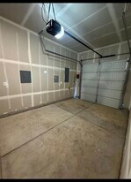 6002 E Sussex Way in Fresno, CA - Building Photo