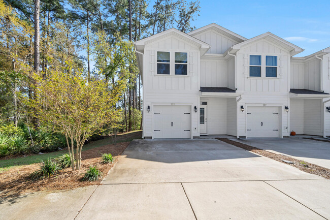 property at 183 Sandhill Pines Dr