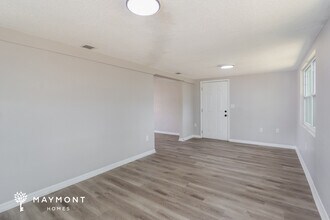 5013 Meadowlark Ln in New Port Richey, FL - Building Photo - Building Photo