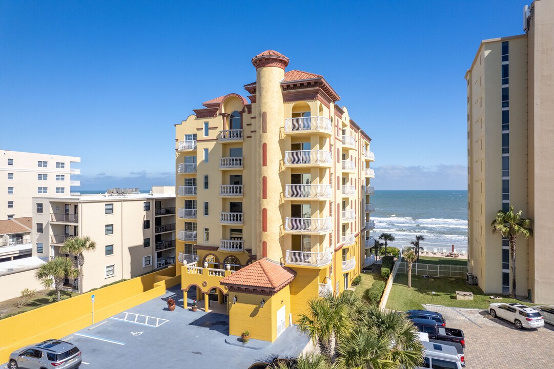 Palmas De Mallorca in Daytona Beach Shores, FL - Building Photo