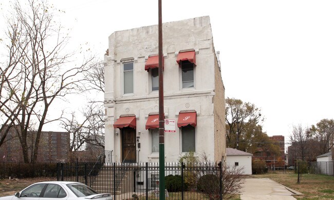 3329 S Indiana Ave in Chicago, IL - Building Photo - Building Photo