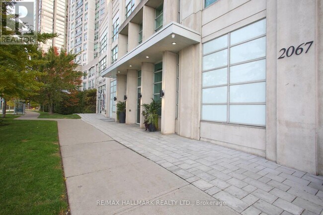 2067 Lake Shore Blvd W in Toronto, ON - Building Photo - Building Photo