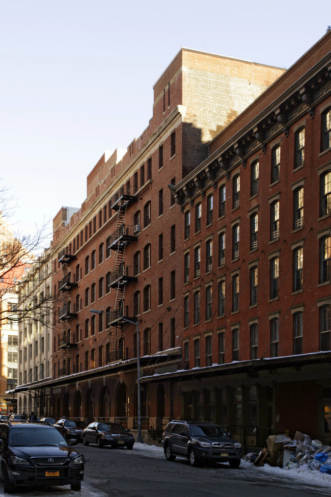 60 Beach St in New York, NY - Foto de edificio - Building Photo