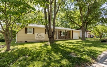 1008 S Oak Ridge Dr in Aurora, MO - Building Photo - Building Photo