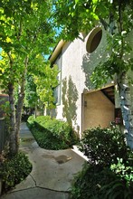 Windward Sea Apartments in Northridge, CA - Building Photo - Building Photo