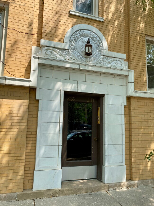 2133 N Kedzie Blvd in Chicago, IL - Building Photo - Building Photo