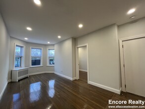 69 Park Dr, Unit 1 in Boston, MA - Building Photo - Building Photo