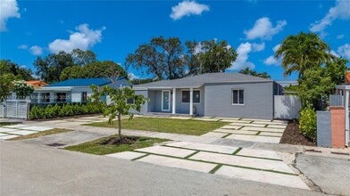 921 NW 30th Ct in Miami, FL - Foto de edificio - Building Photo
