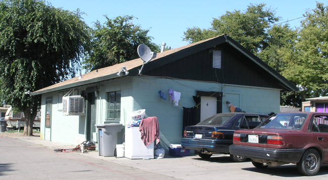 1224 E Gum Ave in Woodland, CA - Building Photo - Building Photo