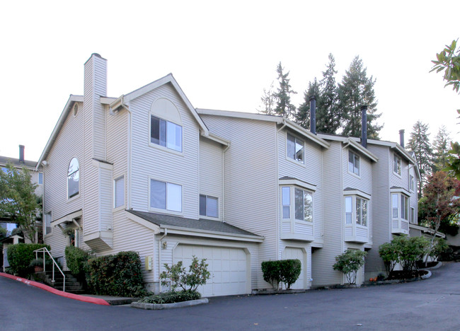 Larkspur Landing at Lake Sammamish in Bellevue, WA - Building Photo - Building Photo