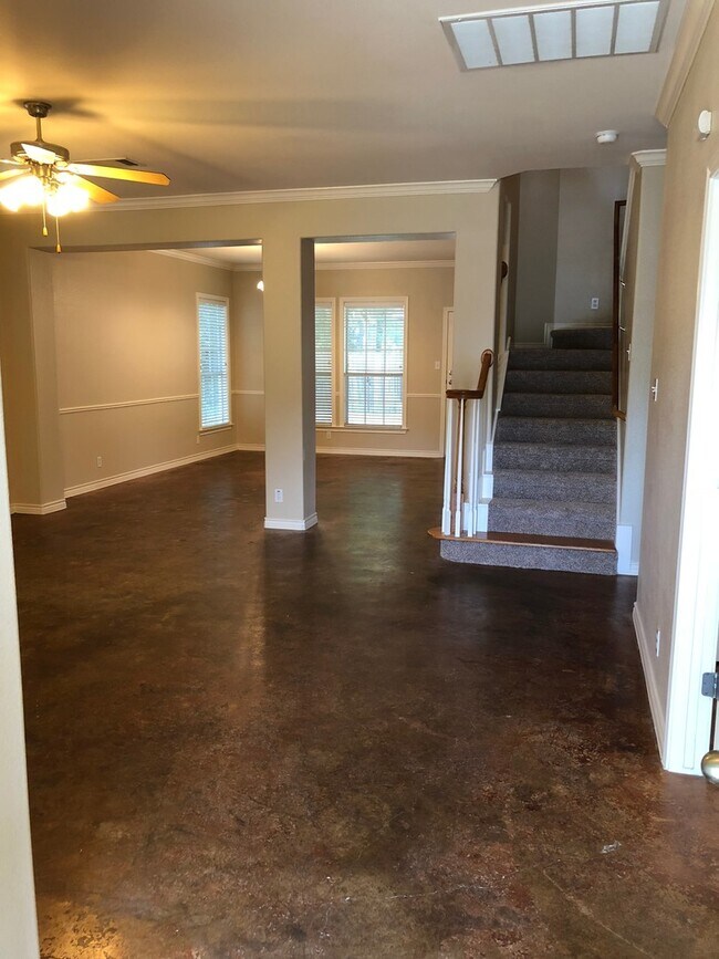 504 W N Loop Blvd in Austin, TX - Building Photo - Building Photo