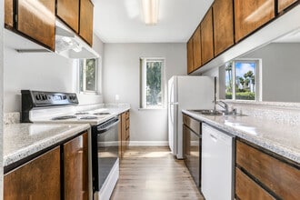 Venetian Bridges in Stockton, CA - Foto de edificio - Building Photo