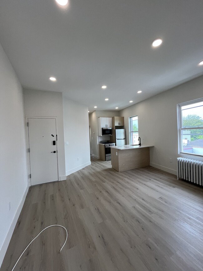 530 W Side Ave, Unit 3L