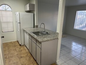 3925 Aquamarine Way in Las Vegas, NV - Building Photo - Building Photo