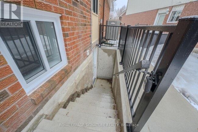 2111 Lynn Heights Dr in Pickering, ON - Building Photo - Building Photo