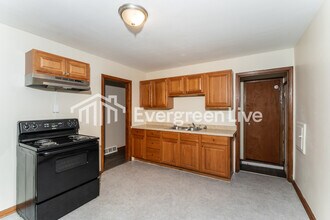 4806 W Hampton Ave in Milwaukee, WI - Building Photo - Building Photo