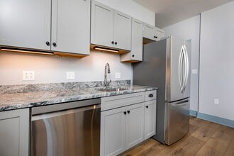 86 Chosen Vale Ln in Enfield, NH - Building Photo - Building Photo