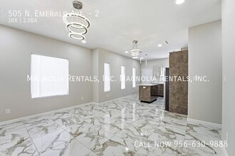 505 N Emerald Ave, Unit 2 in Edinburg, TX - Foto de edificio - Building Photo