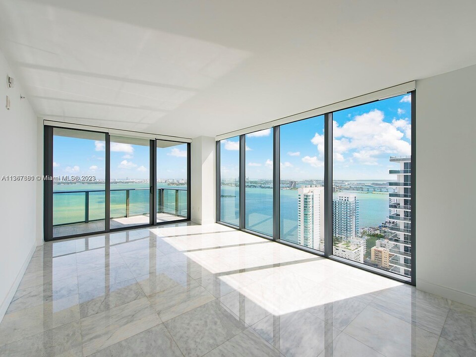 460 NE 28th St, Unit 3608 in Miami, FL - Building Photo