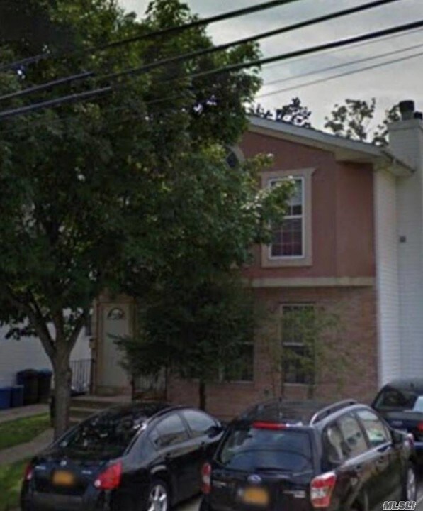 9 Firwood Rd in Port Washington, NY - Building Photo
