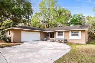 984 Oak Dr in Oviedo, FL - Building Photo