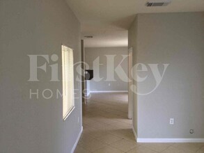 379 NE 30th Ave, Unit 221 in Homestead, FL - Building Photo - Building Photo