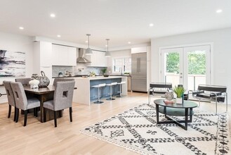 76 Clark Rd, Unit 1 in Brookline, MA - Building Photo - Building Photo