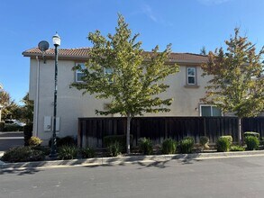 2735 MERCER in Fairfield, CA - Building Photo - Building Photo