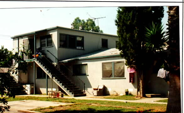 412 W Valencia Dr in Fullerton, CA - Building Photo