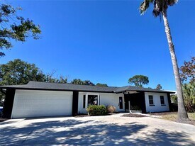 1762 Bayshore Blvd in Dunedin, FL - Building Photo