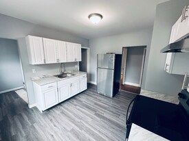 14 Proctor Rd in Manchester, CT - Building Photo