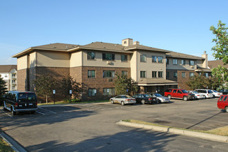 West Apartments in Burnsville, MN - Building Photo - Building Photo