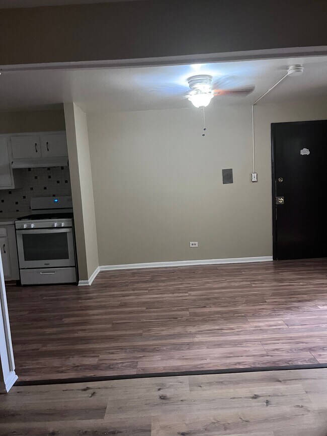 9822 Nottingham Ave, Unit 204 in Chicago Ridge, IL - Building Photo - Building Photo