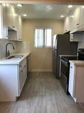 2201 Vanderbilt Ln, Unit 2A in Redondo Beach, CA - Foto de edificio - Building Photo